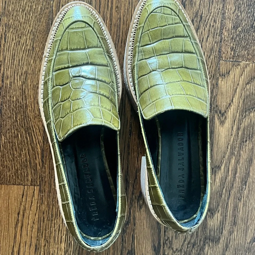 Freda Salvador sleek olive